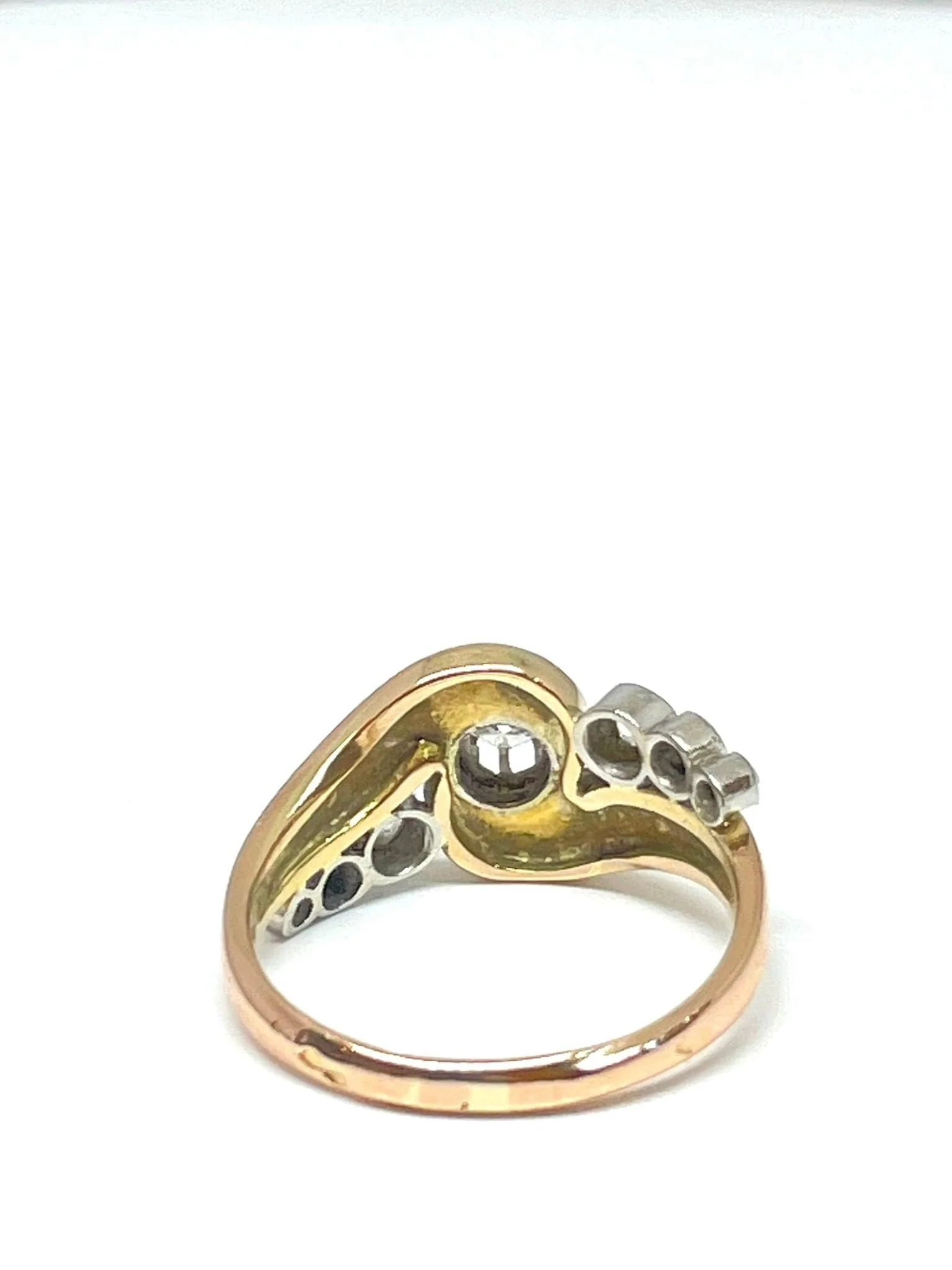 Old rose and white gold diamond trilogy ring - Image 4