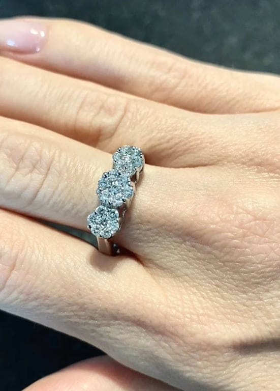 White gold flower trio ring with diamonds - Image 2