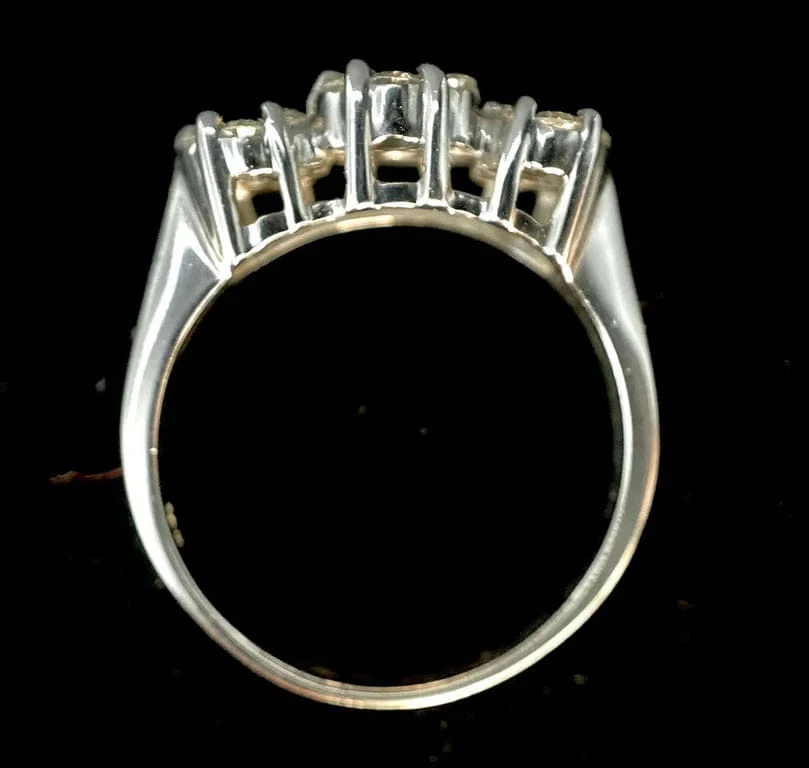 White gold flower trio ring with diamonds - Image 6