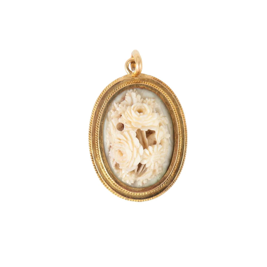 Flower motif pendant