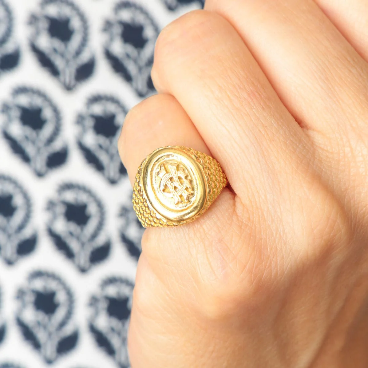 Yellow gold signet ring - Image 2