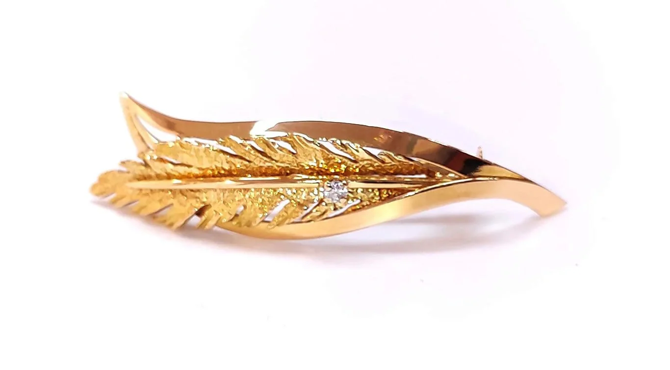 Yellow gold leaf brooch