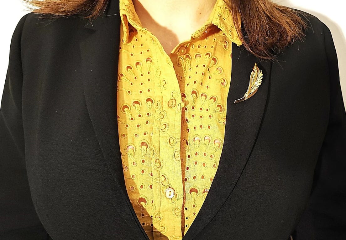 Yellow gold leaf brooch - Image 2