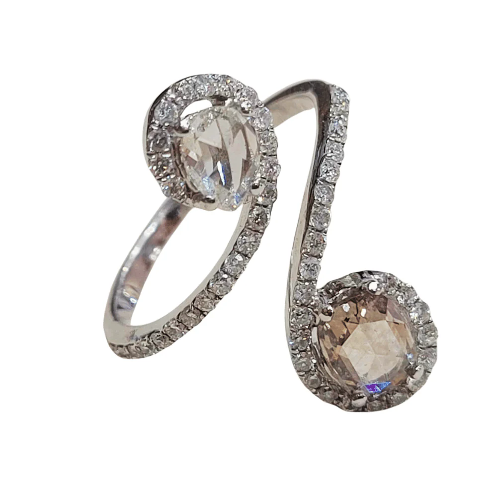 Diamond ring with rose-cut and brilliant-cut diamonds 