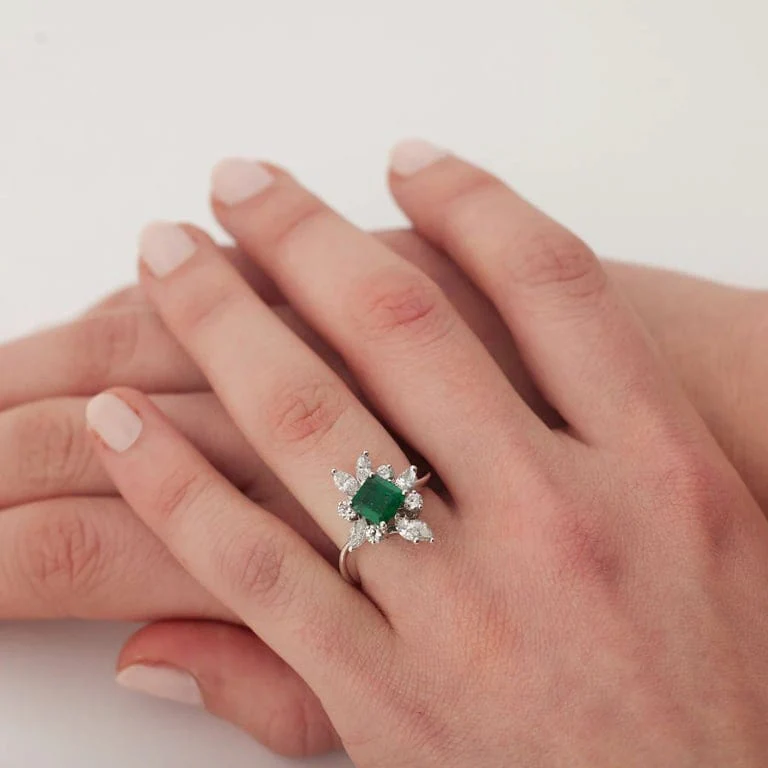 Emerald and diamond ring - Image 2