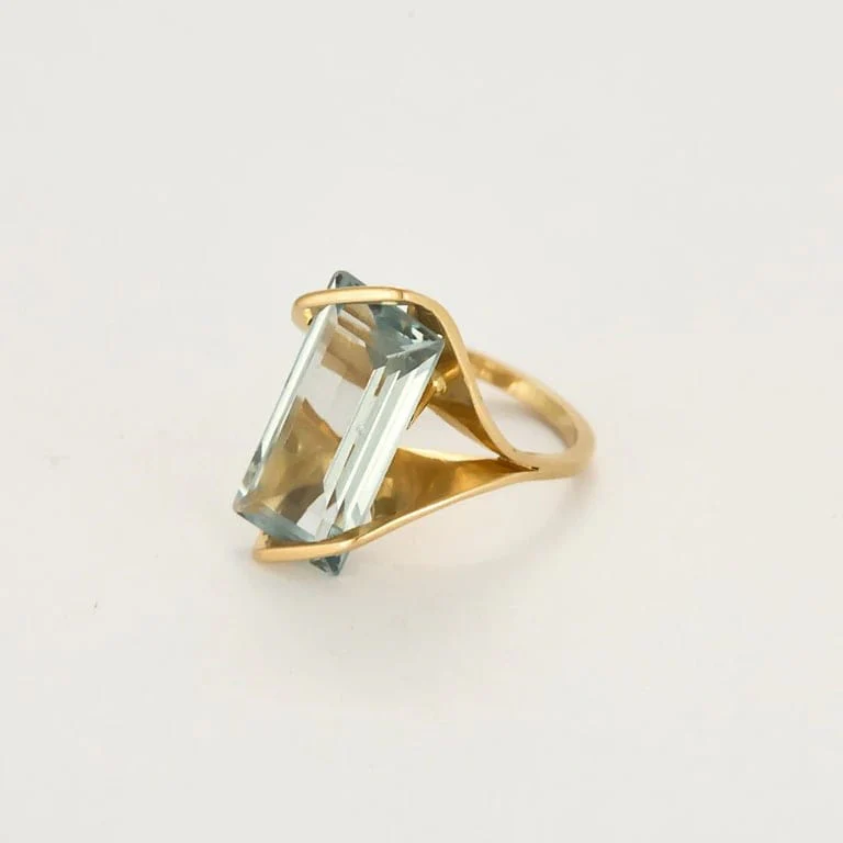 Modernist Topaz Ring in Yellow Gold - Image 3