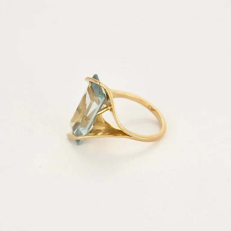 Modernist Topaz Ring in Yellow Gold - Image 4