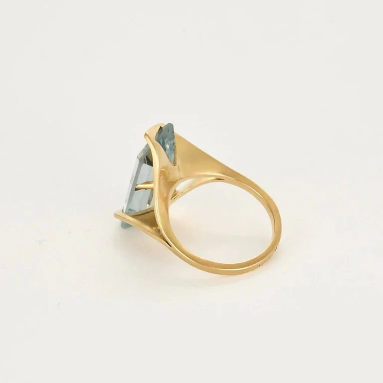 Modernist Topaz Ring in Yellow Gold - Image 5