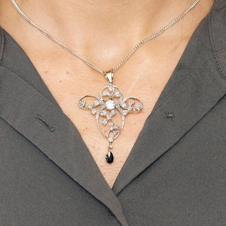 Two-tone gold, sapphire and diamond pendant, Napoleonic work - Image 2