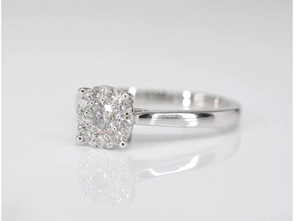 White gold entourage ring with diamonds - Image 3