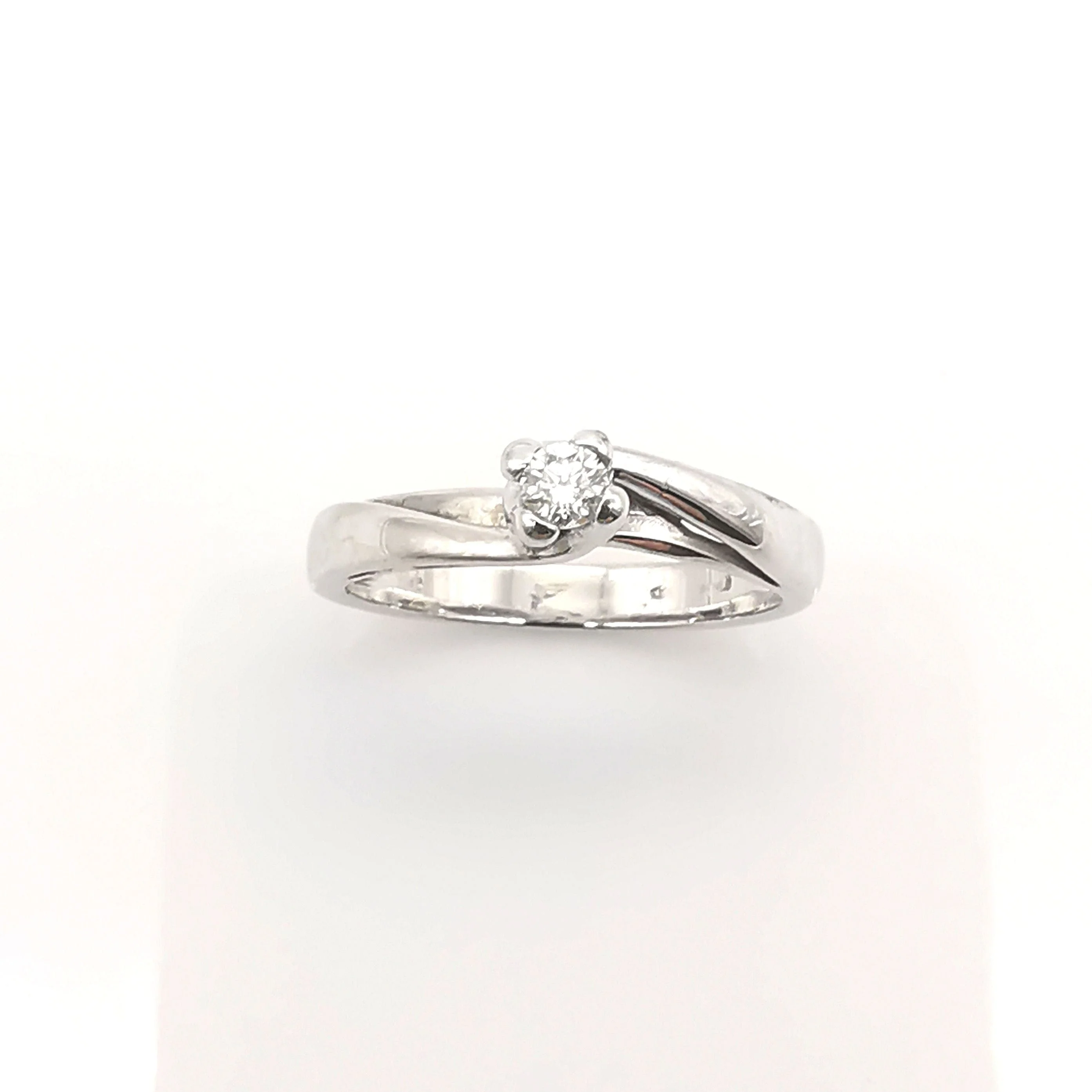 gold and diamond solitaire - Image 4