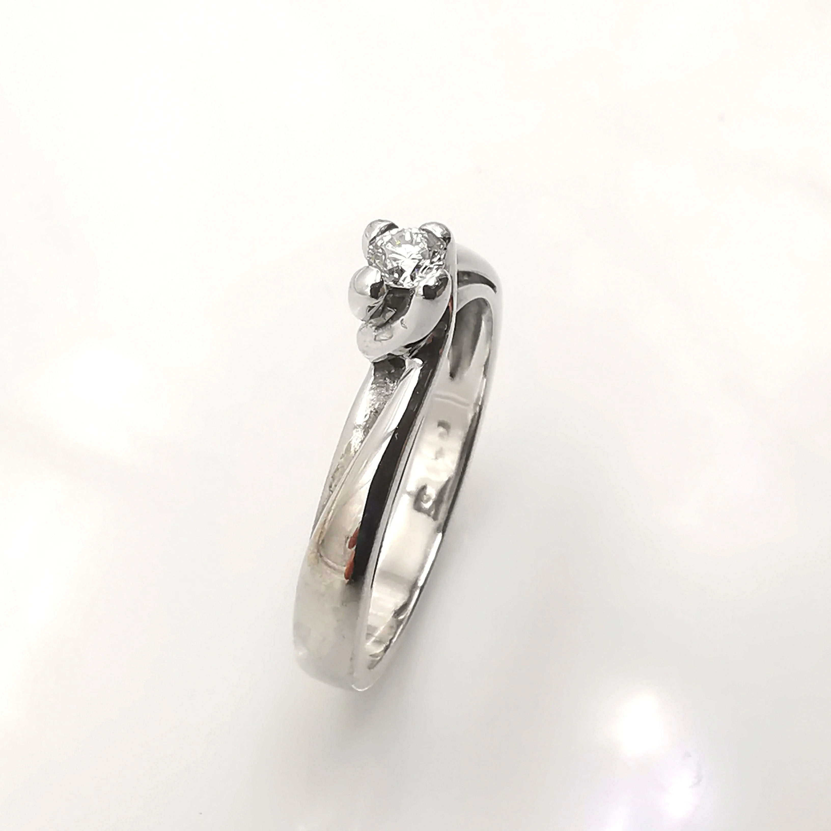 gold and diamond solitaire - Image 7