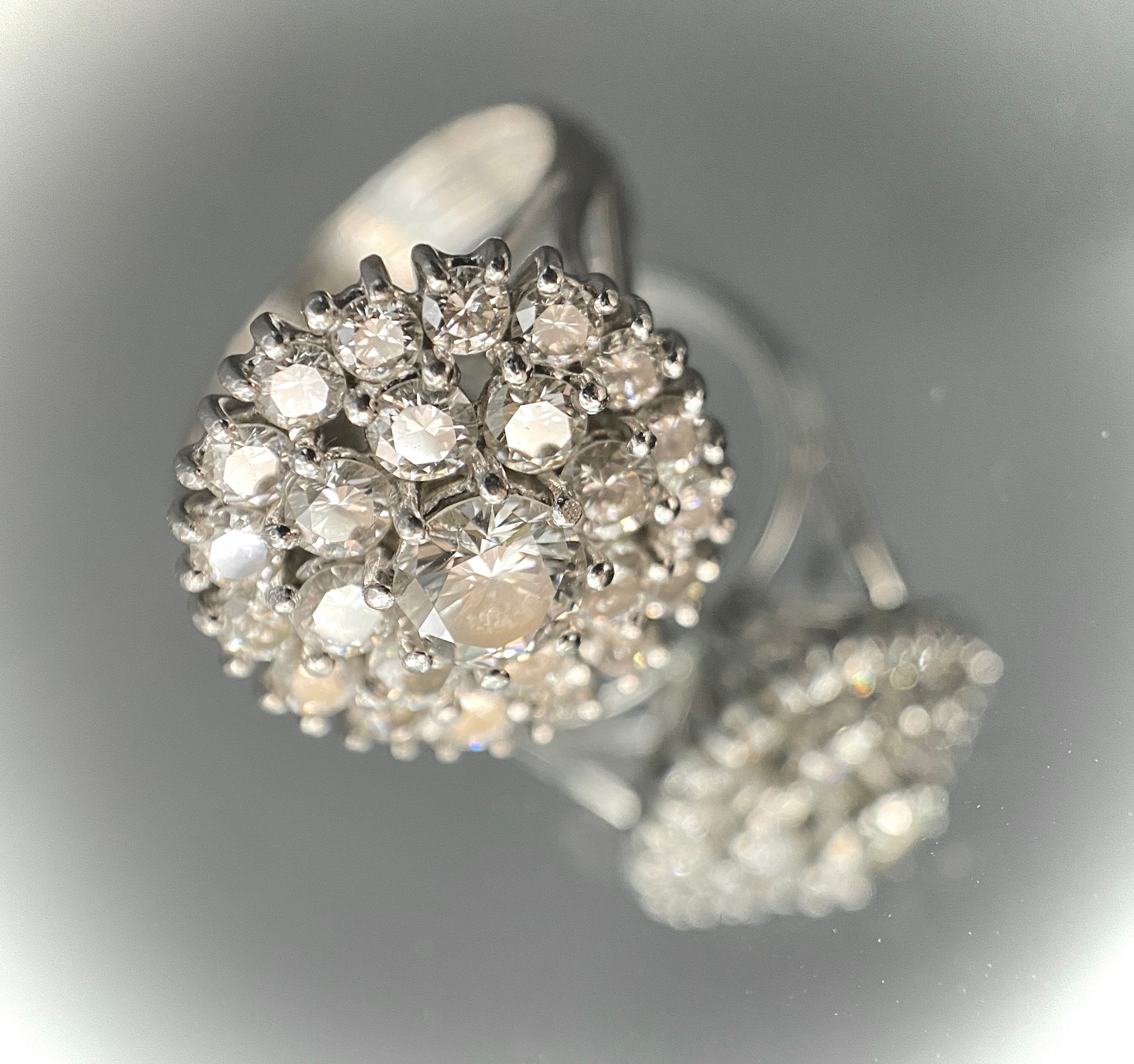 White gold flower ring with diamonds - Image 5