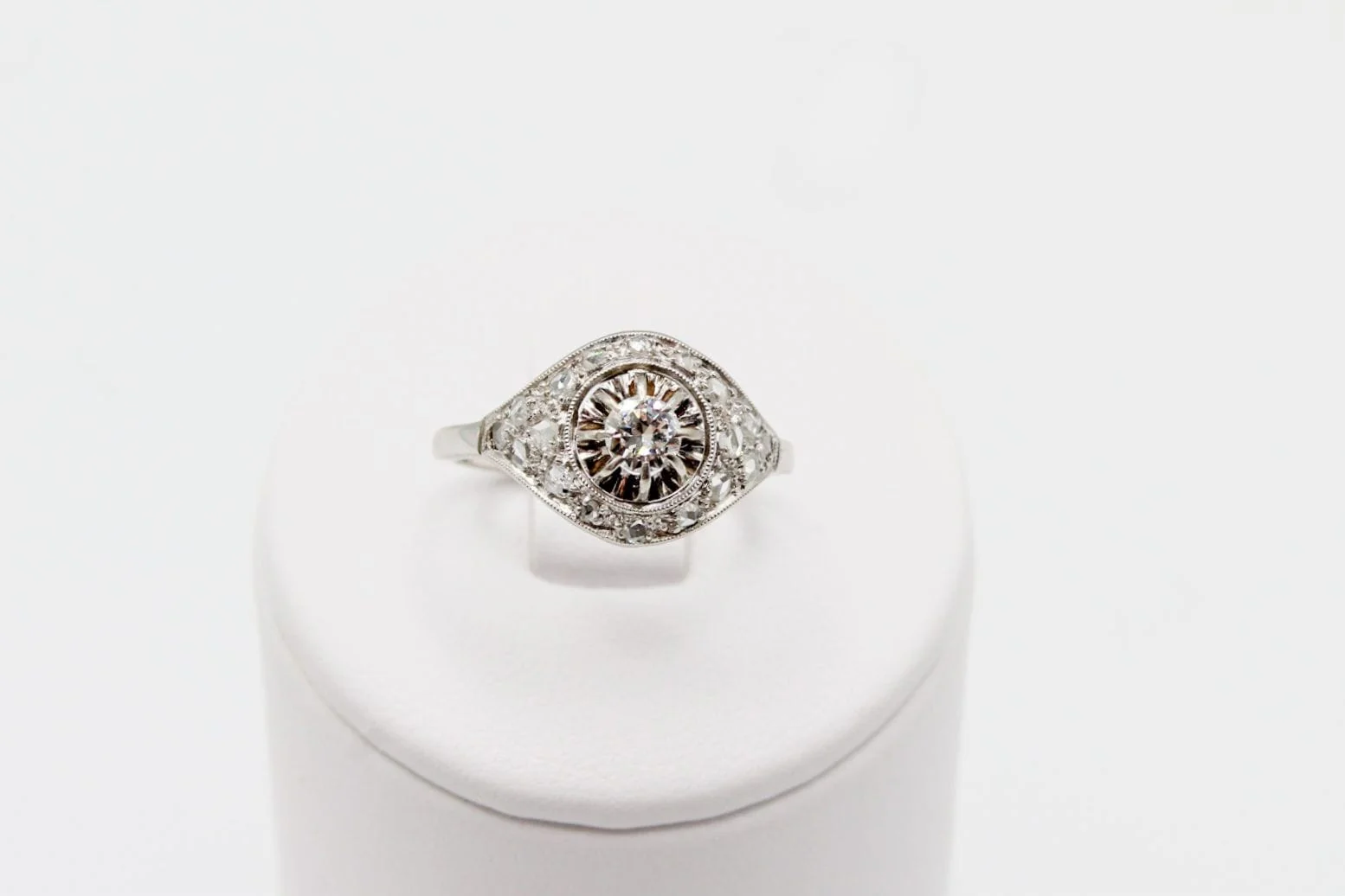 White gold ring, diamonds  - Image 3
