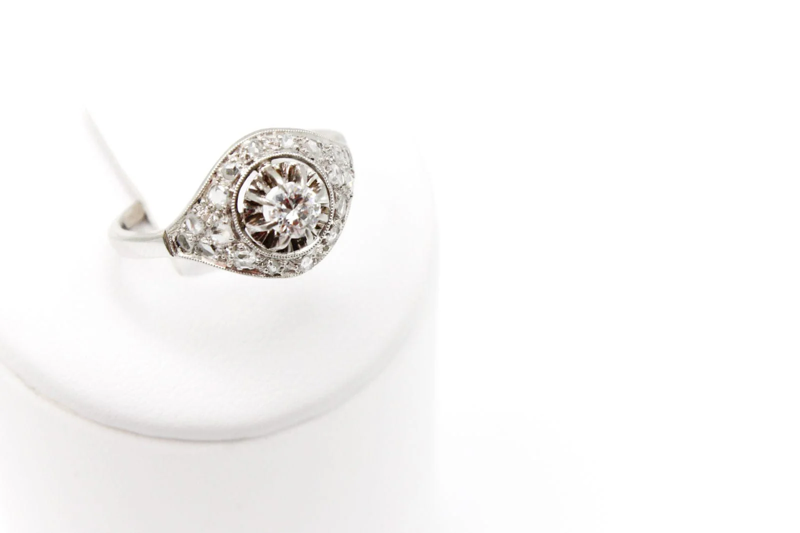 White gold ring, diamonds  - Image 8