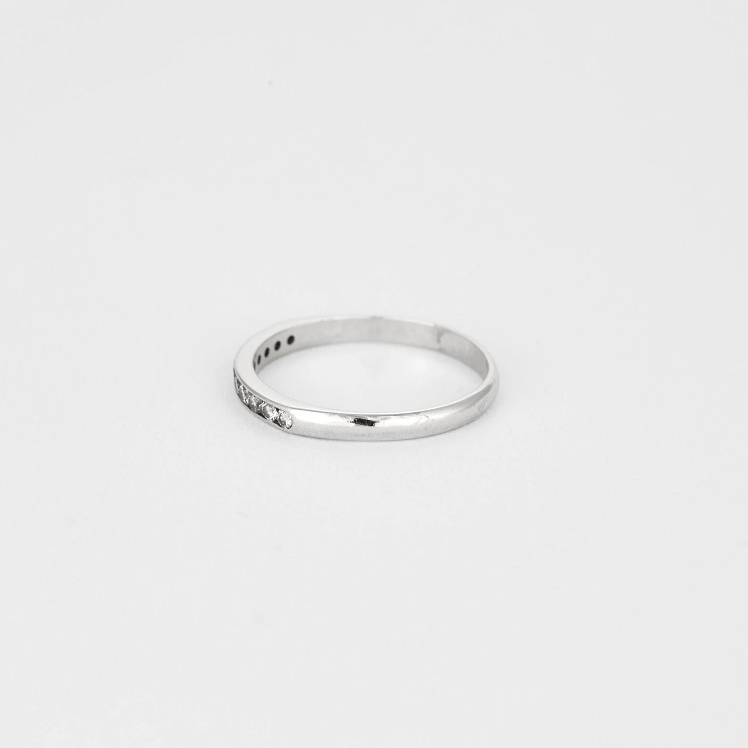 American wedding band in white gold and diamonds - Image 2