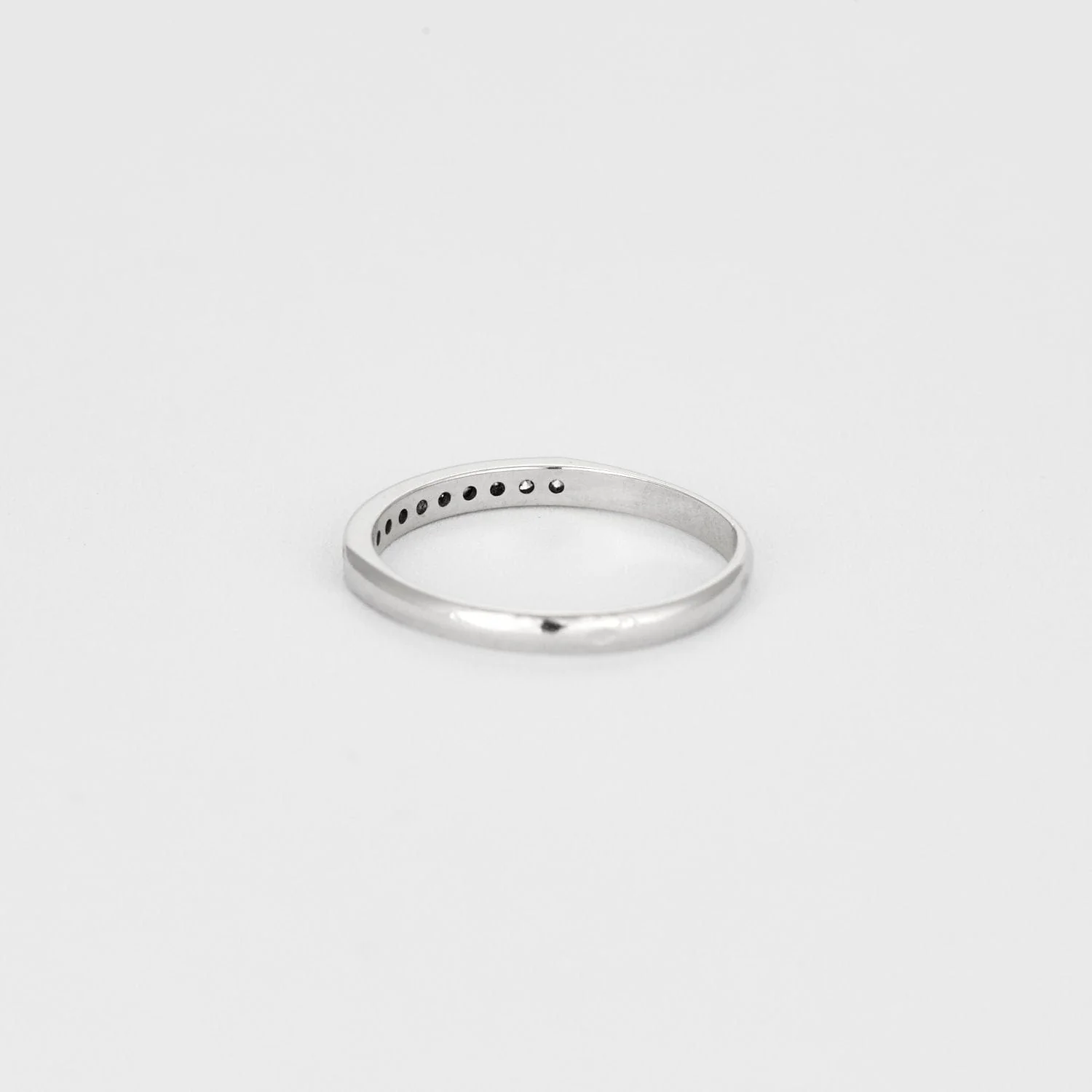 American wedding band in white gold and diamonds - Image 5