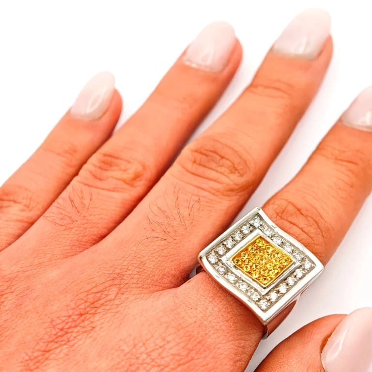 White and yellow gold ring, sapphire and diamonds - Image 2