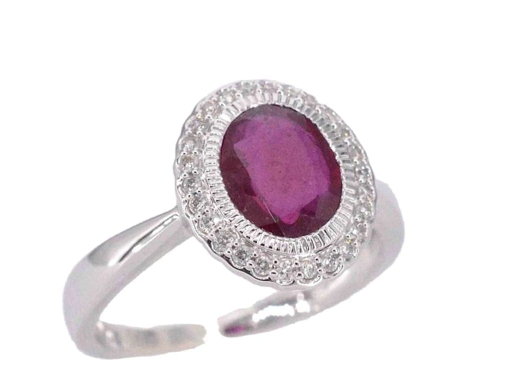 White gold entourage ring with diamonds and ruby