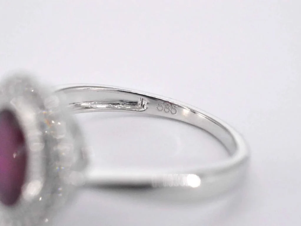 White gold entourage ring with diamonds and ruby - Image 6