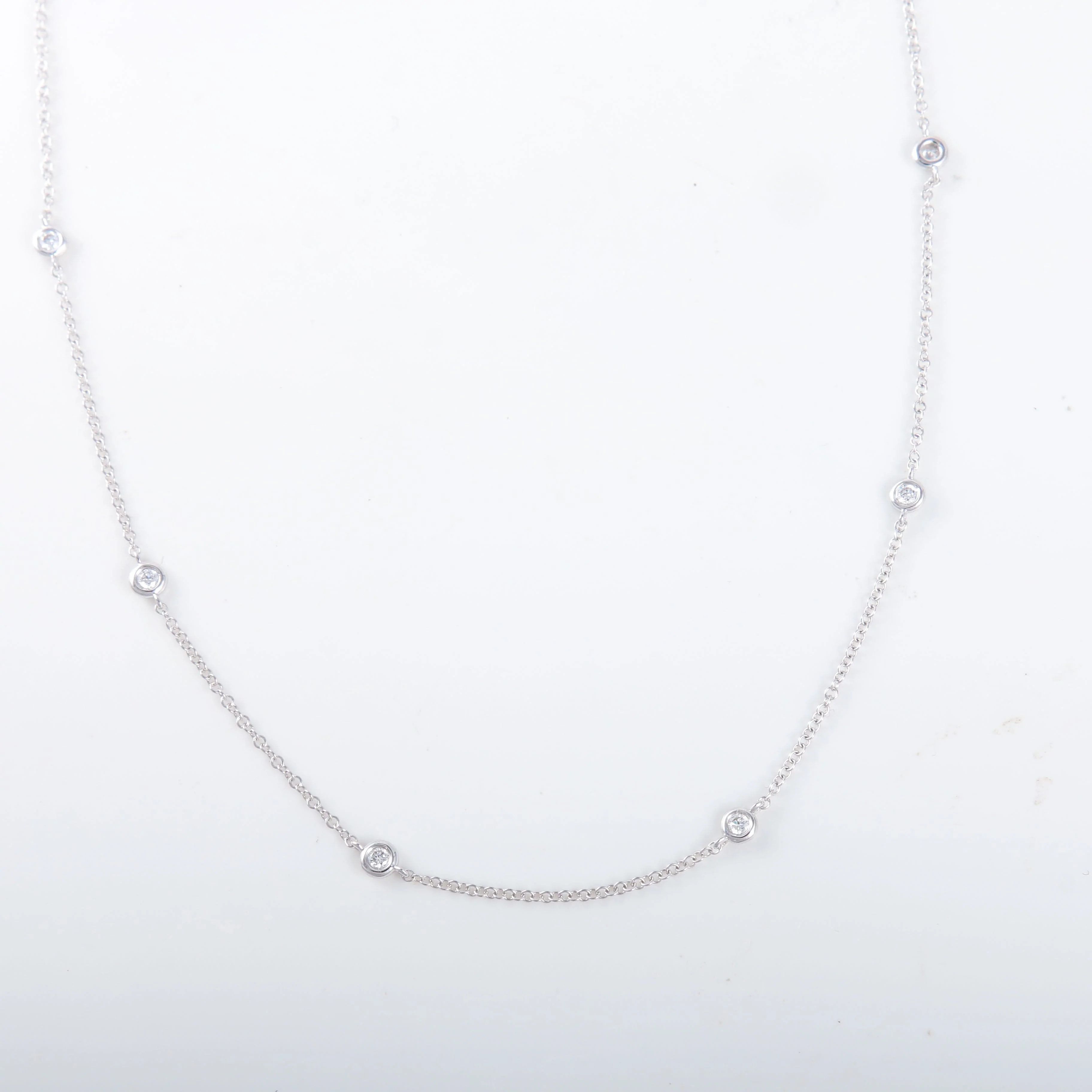 White gold 10 diamond necklace - Image 3