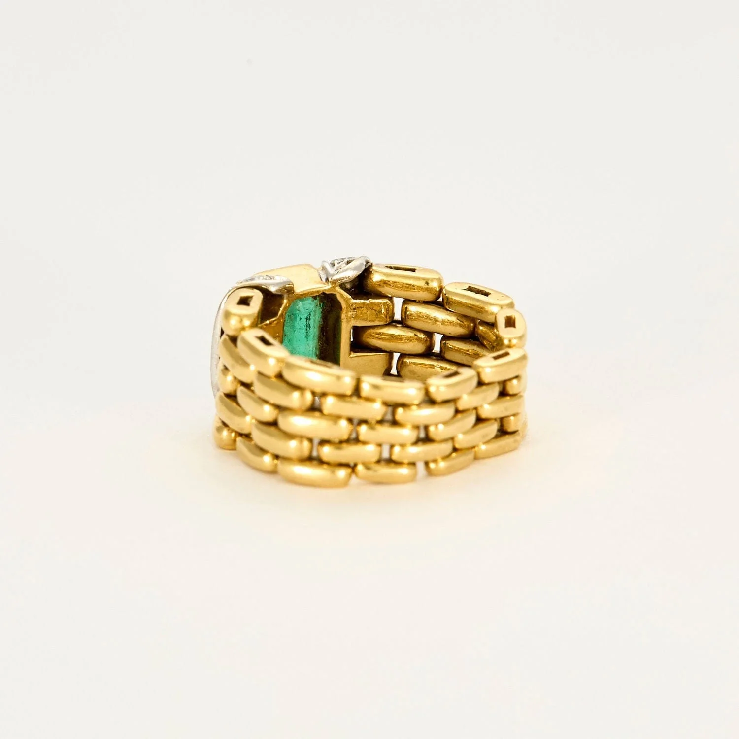 Rice seed mesh ring in yellow gold, diamonds and emerald - Image 4