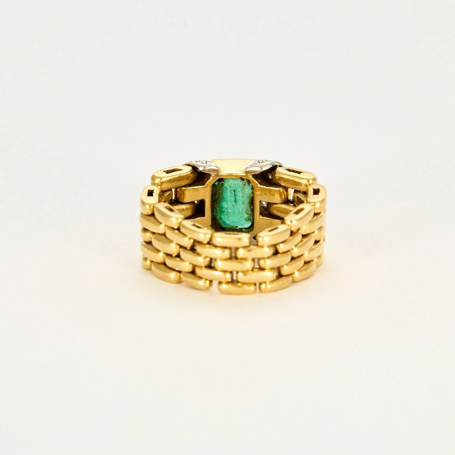 Rice seed mesh ring in yellow gold, diamonds and emerald - Image 5
