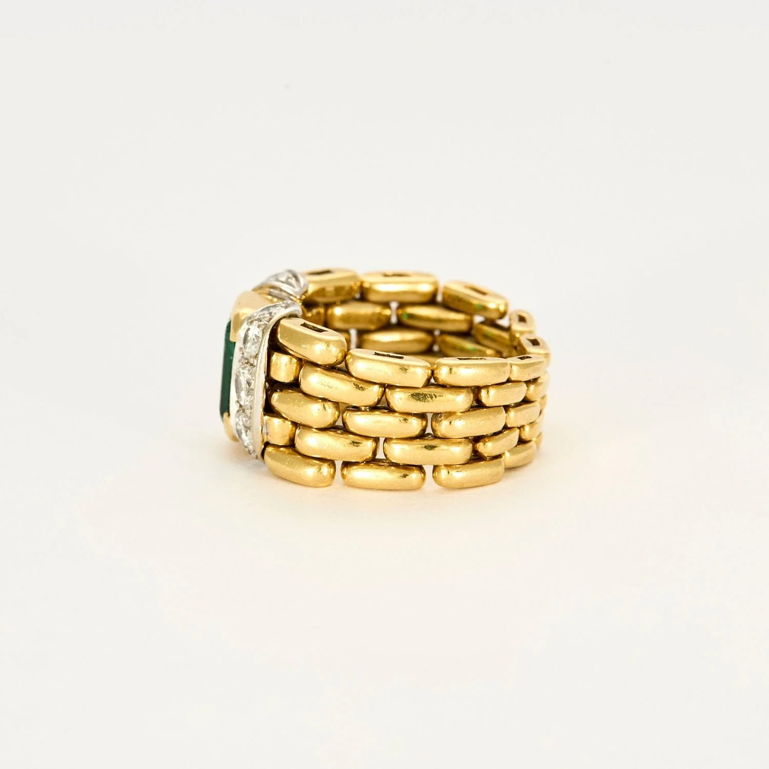 Rice seed mesh ring in yellow gold, diamonds and emerald - Image 6