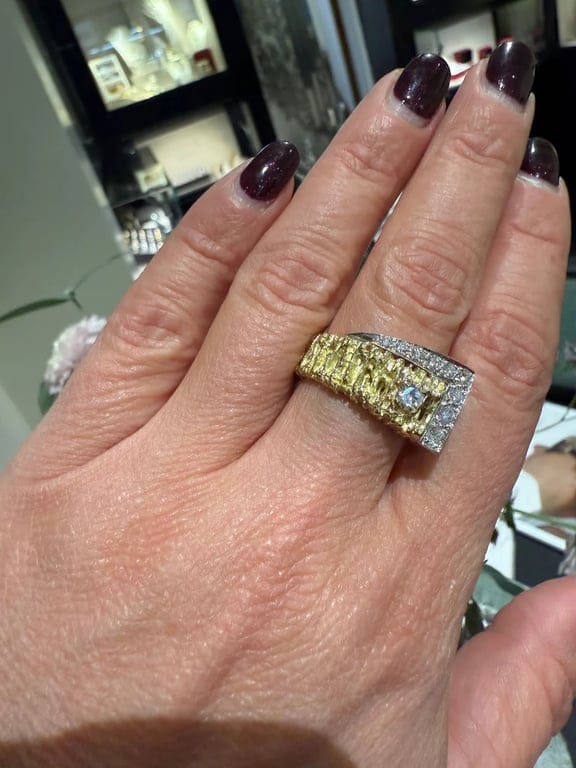 Yellow gold and diamond ring - Image 2