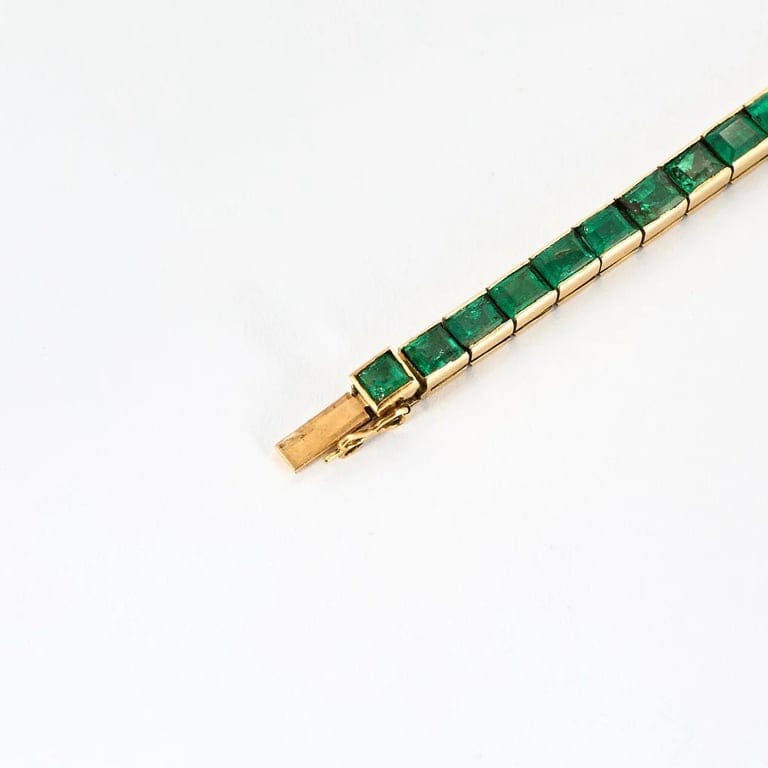 YELLOW GOLD EMERALD LINE BRACELET - Image 4