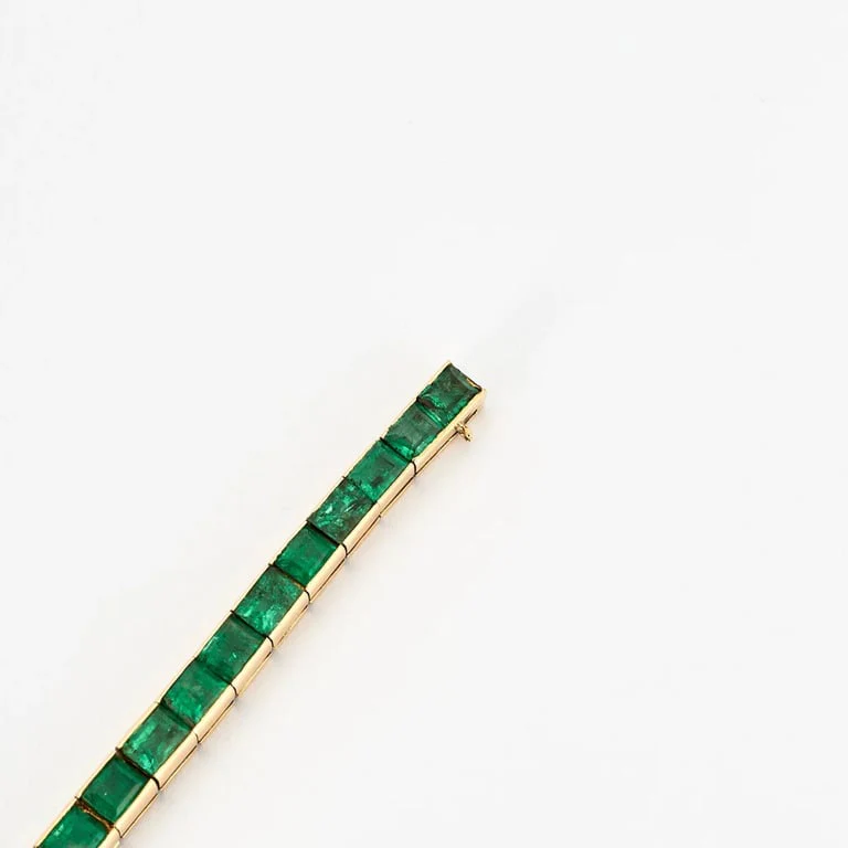 YELLOW GOLD EMERALD LINE BRACELET - Image 5