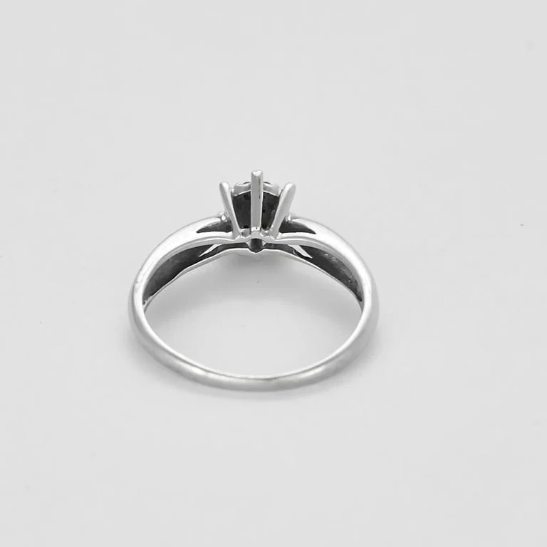 Illusion ring in white gold with diamonds - Image 6
