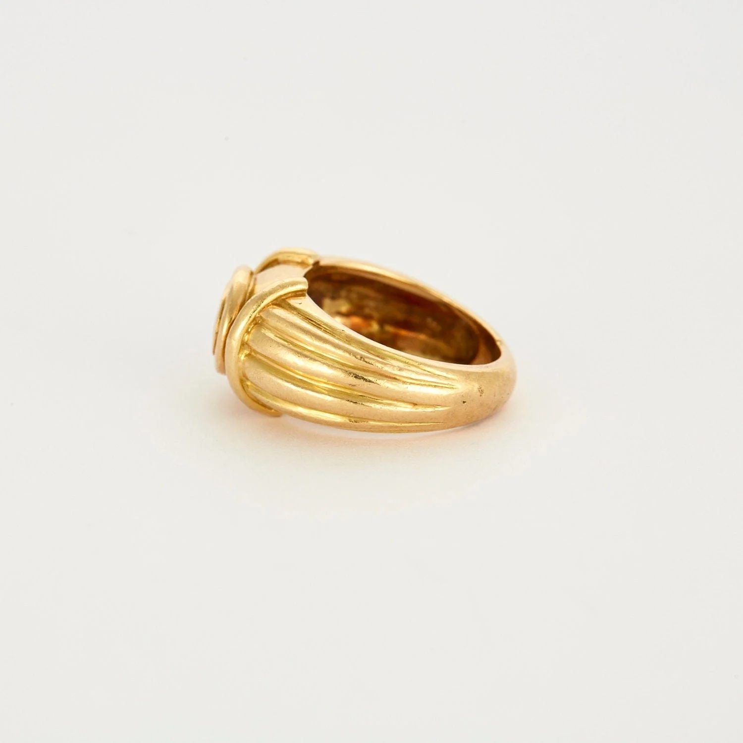 Oeil Bleu ring in yellow gold and sapphire - Image 3