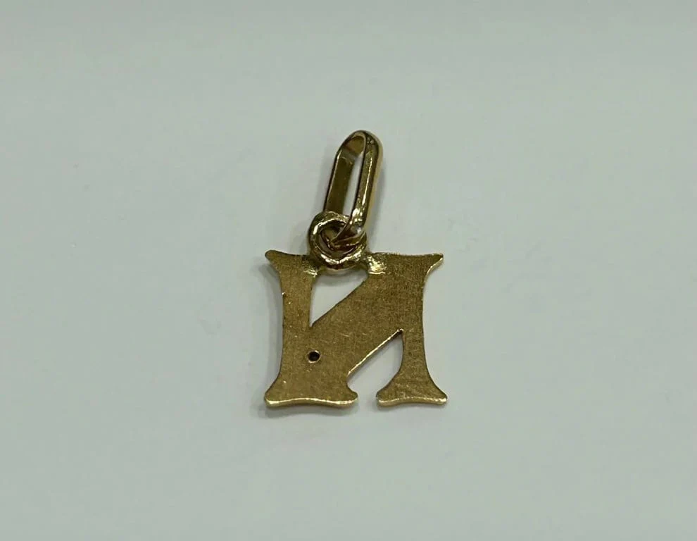 Yellow gold letter N pendant with diamonds - Image 3