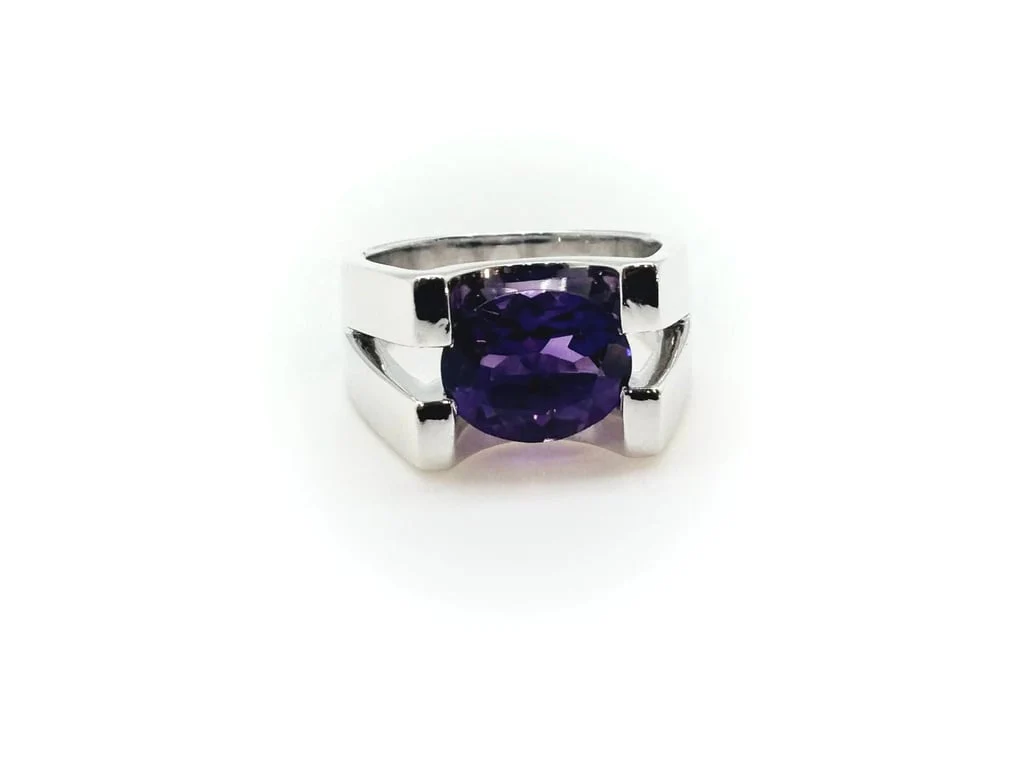 Designer ring in white gold, amethyst 