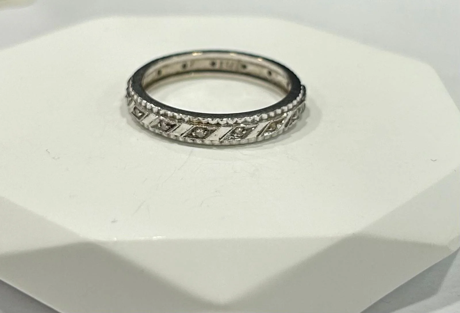 Yellow gold diamond wedding ring - Image 2