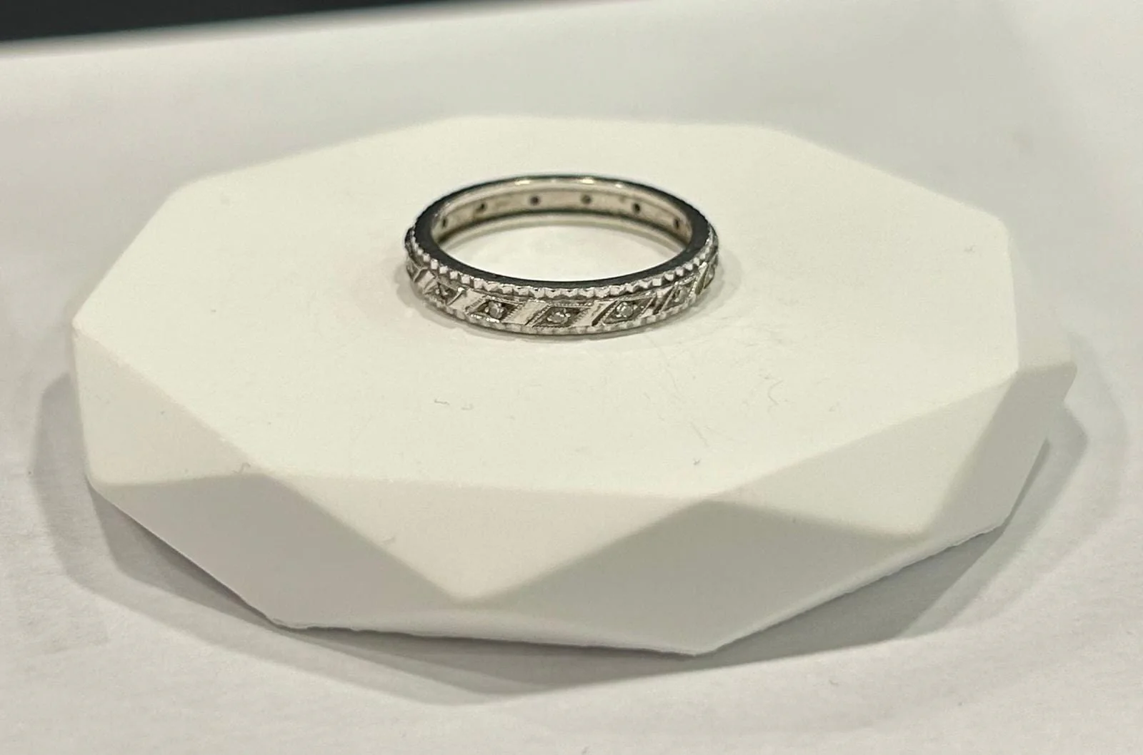 Yellow gold diamond wedding ring - Image 4