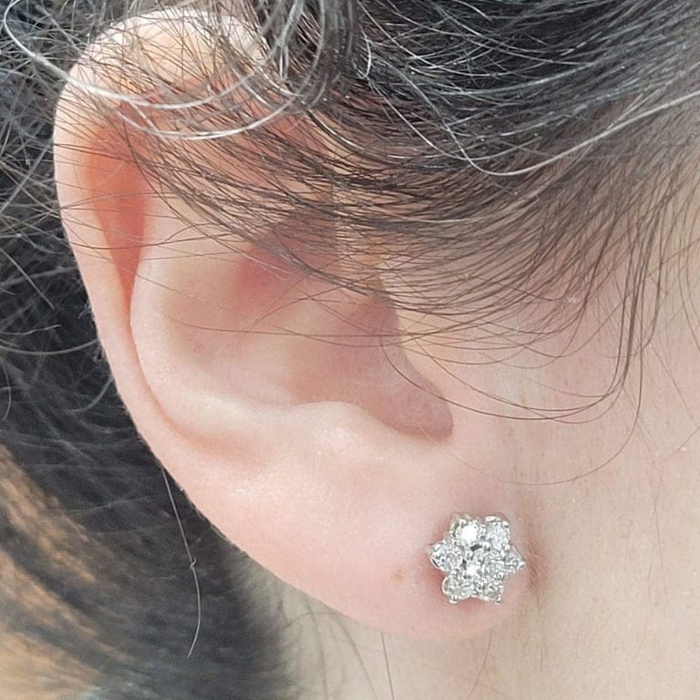 18k white gold and diamond earrings  - Image 2