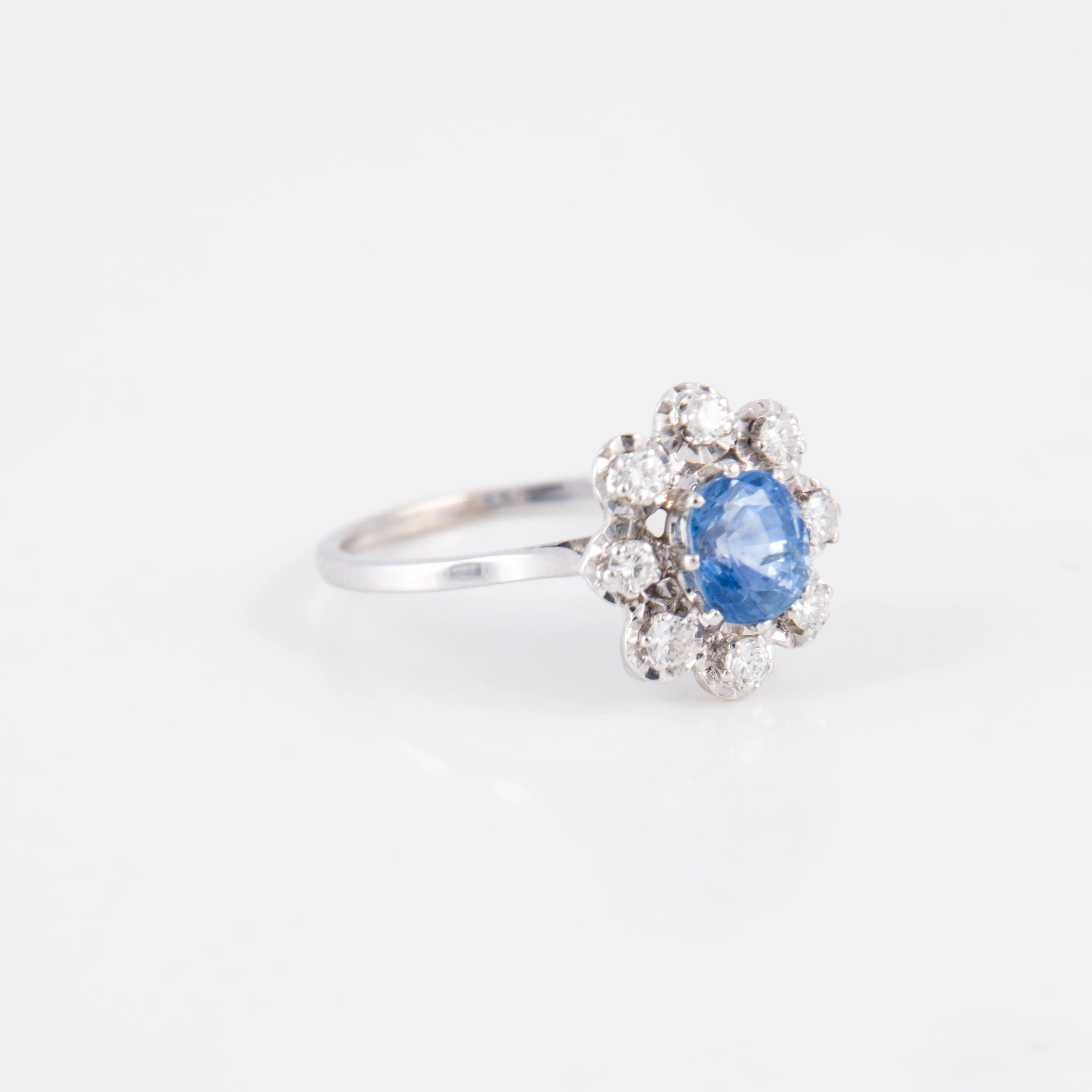 Sapphire and diamond ring - Image 9