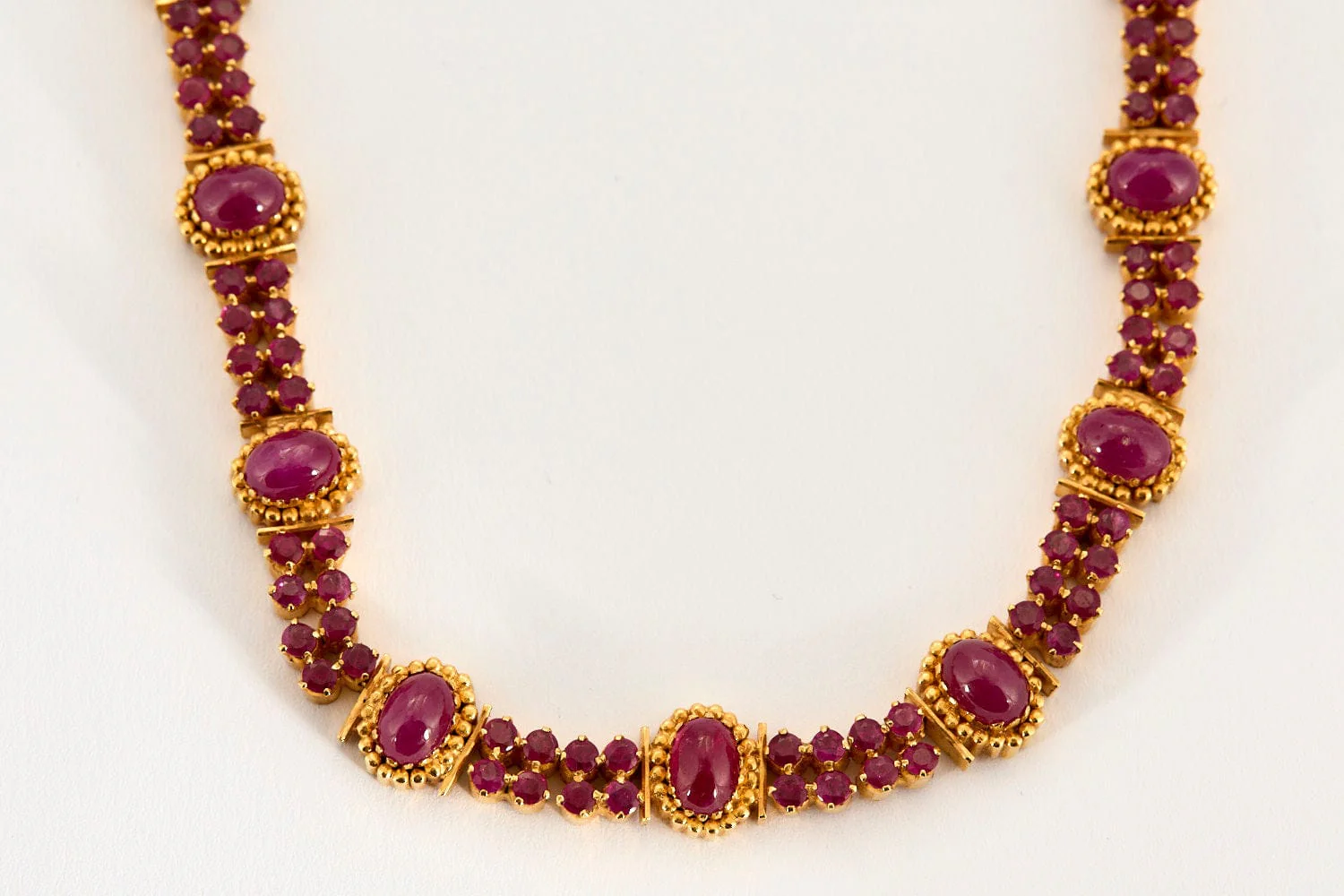 Red River necklace, yellow gold, ruby - Image 2