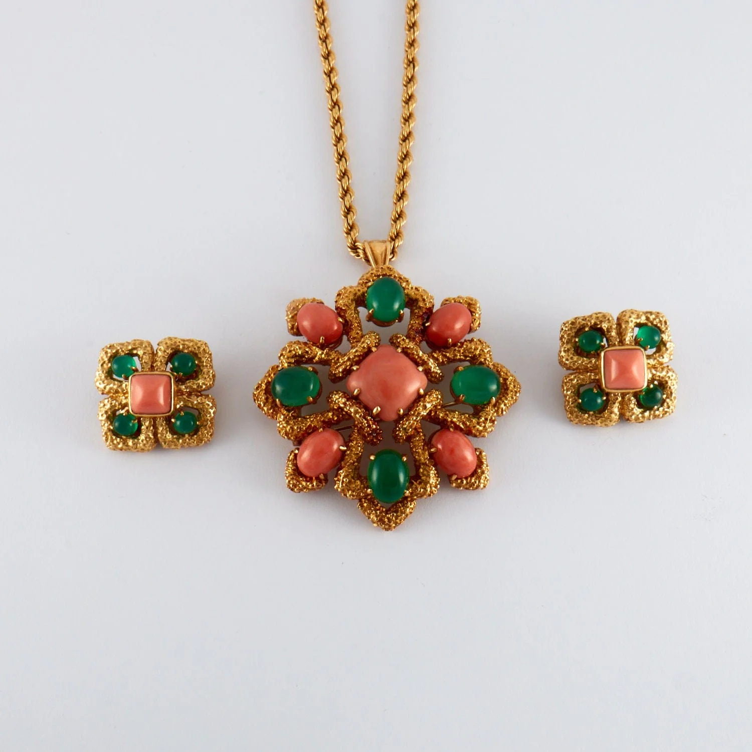 VAN CLEEF & ARPELS - Coral and chrysoprase “Delphe Collection” set - Image 18