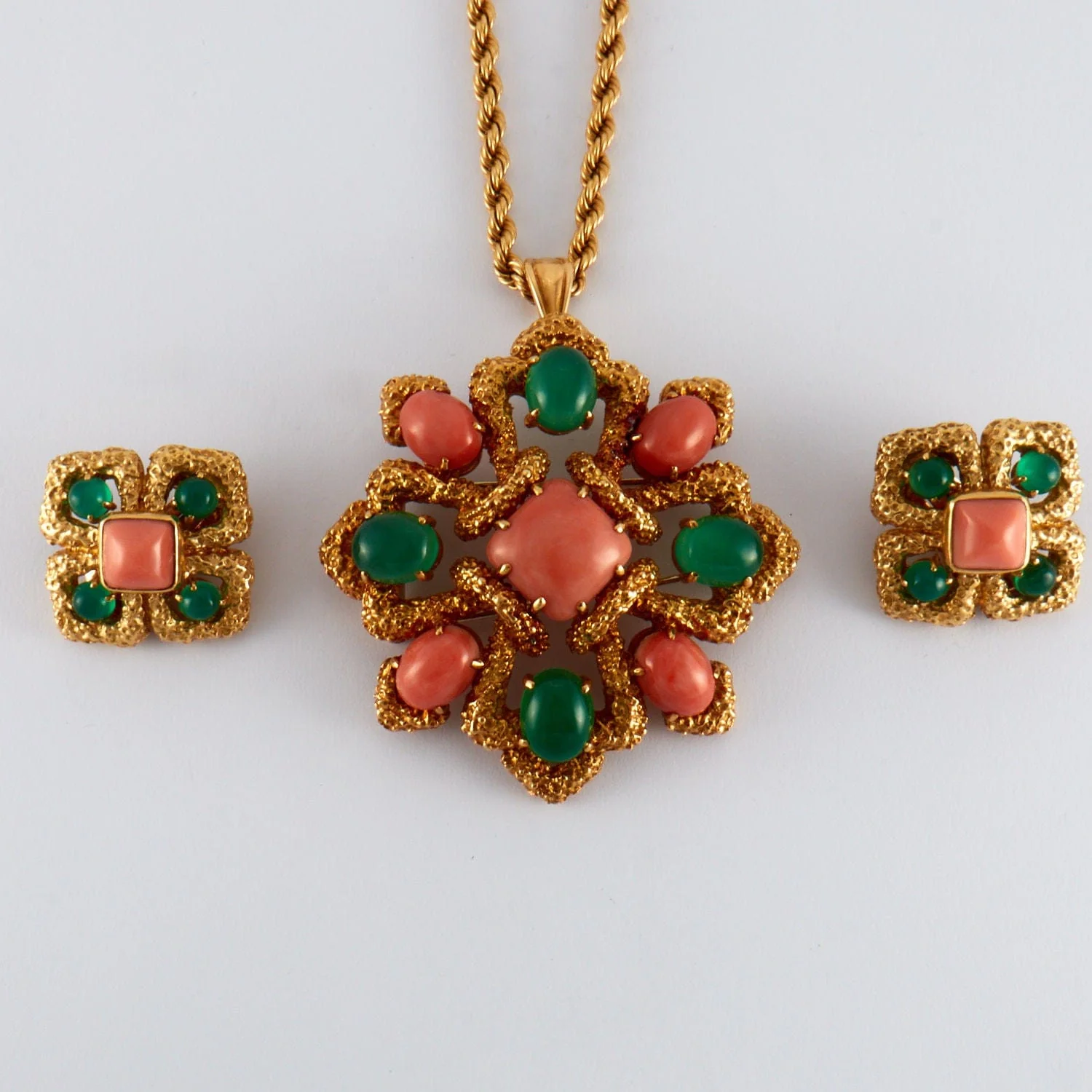 VAN CLEEF & ARPELS - Coral and chrysoprase “Delphe Collection” set - Image 20