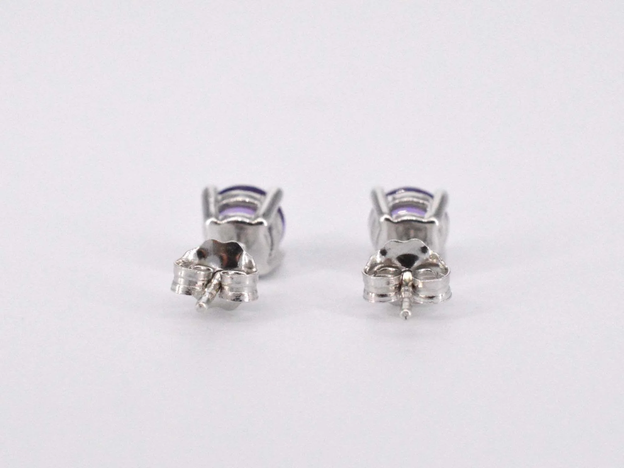 White gold earrings with amethyst - Image 4