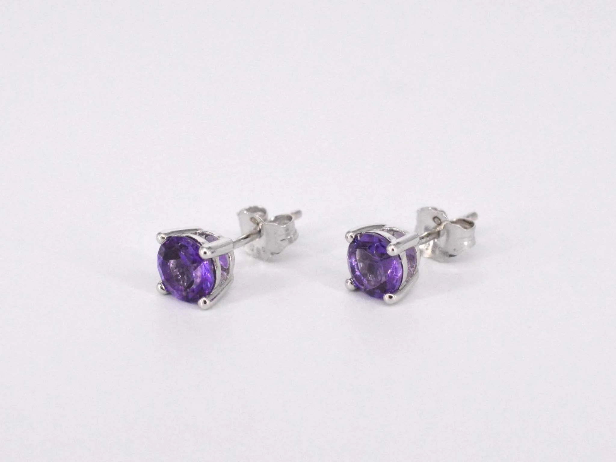 White gold earrings with amethyst - Image 5