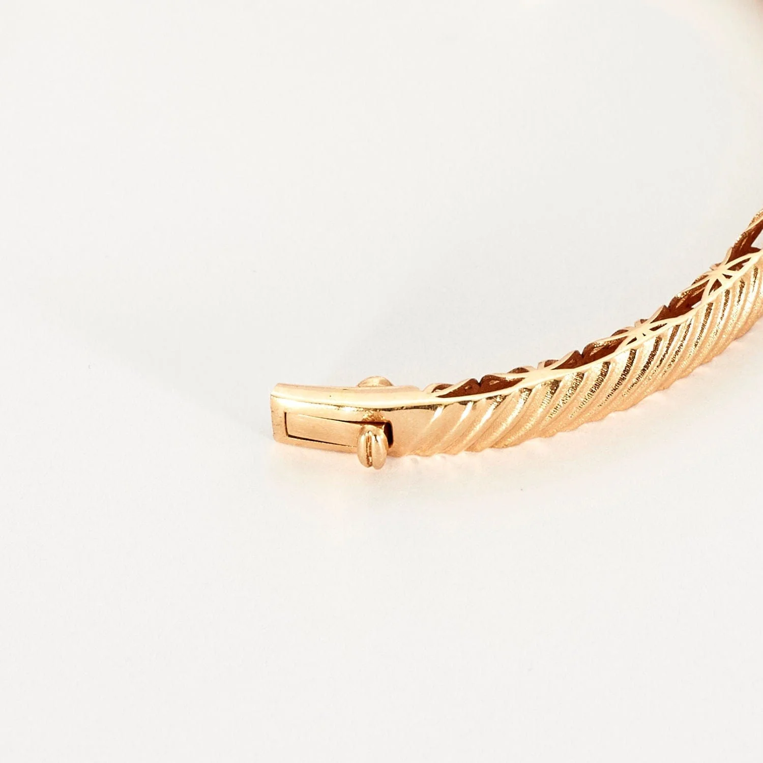 Chiseled rose gold bracelet - Image 7