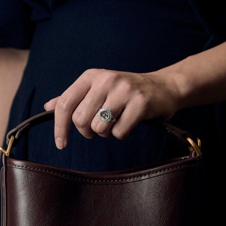 Beating Heart Ring in white gold, diamonds - Image 2