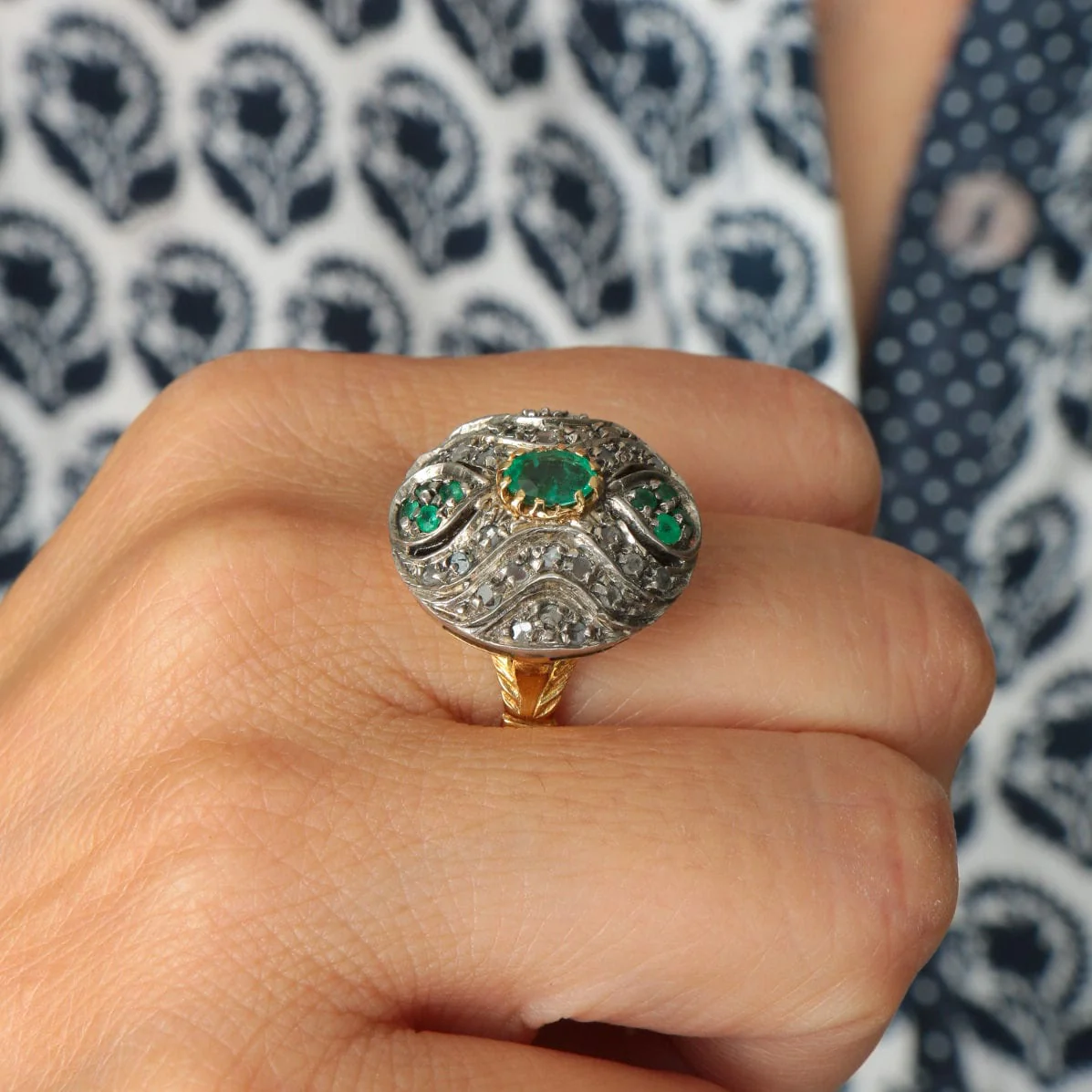 Emerald and diamond ring - Image 2