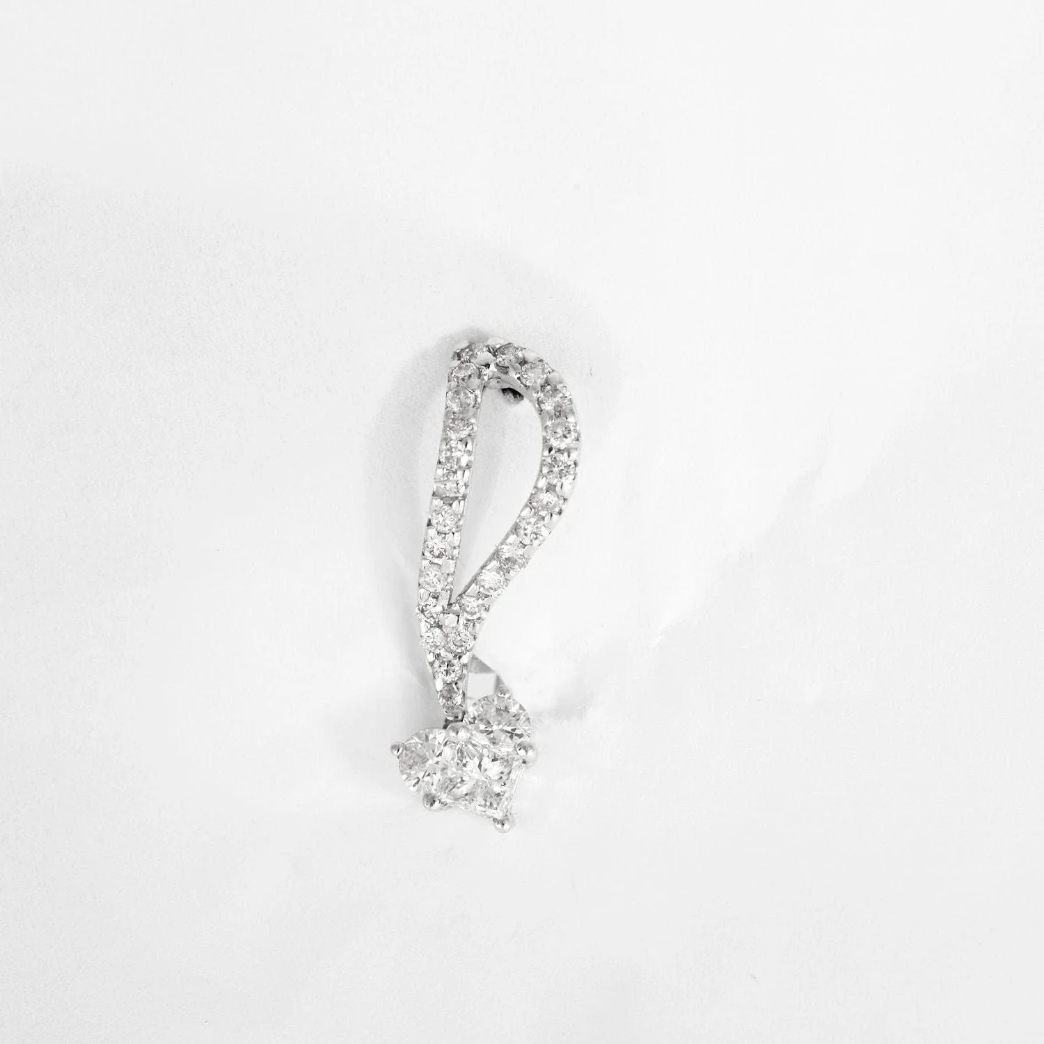 White gold diamond earrings - Image 3