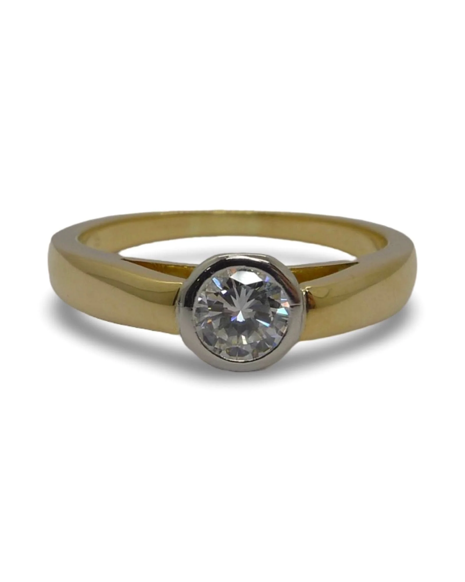 Gold and diamond solitaire ring - Image 3