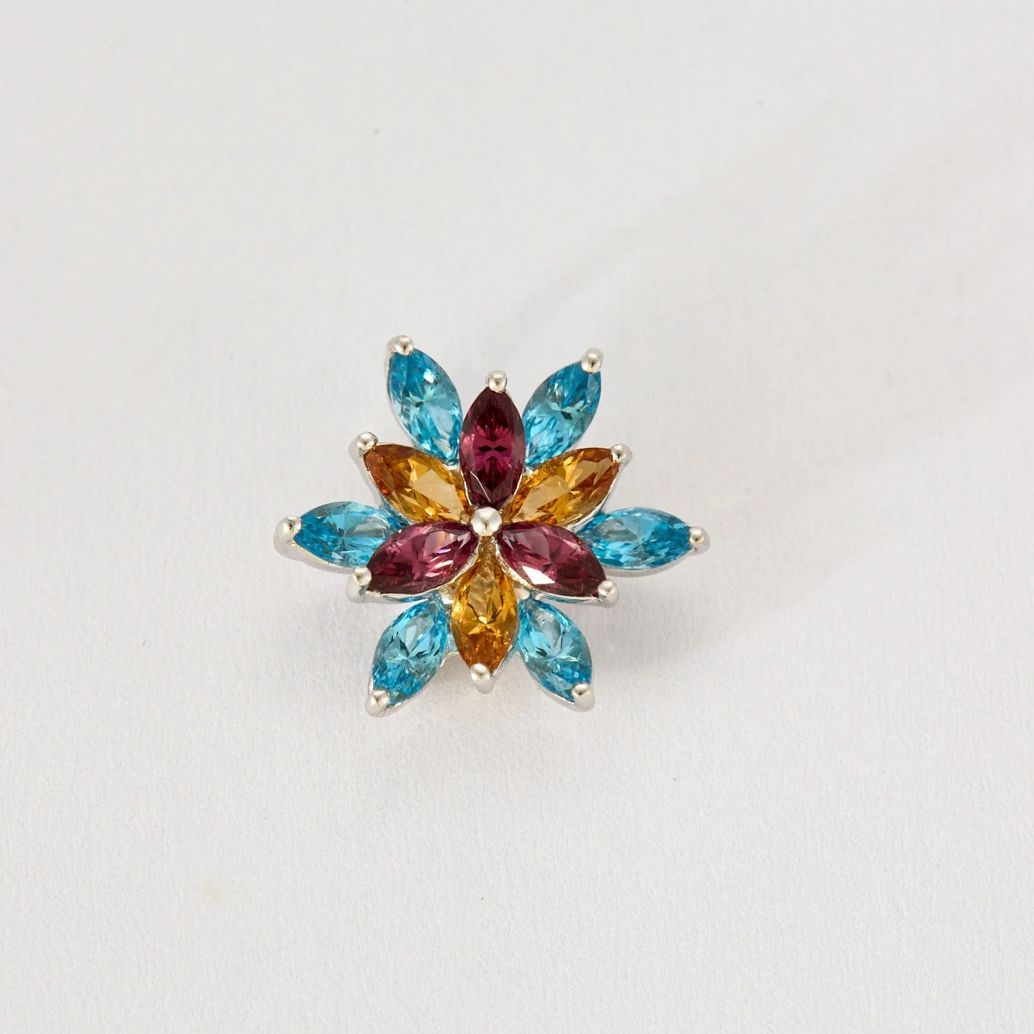 Fine Star Pendant in white gold - Image 2